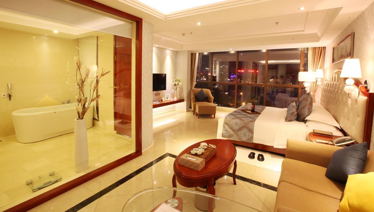 סניה Century Grand Hotel מראה חיצוני תמונה